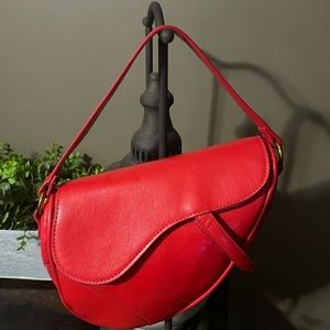 Red shoulder/crossbody bag